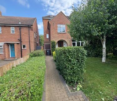 Kettering House | Fairfield Large 4 Bed Log Fire