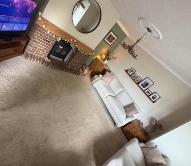 Kettering House | Fairfield Large 4 Bed Log Fire