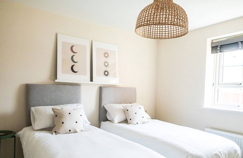 Milton Keynes Apartment | Fairfields 2 Bedroom Home Free parking