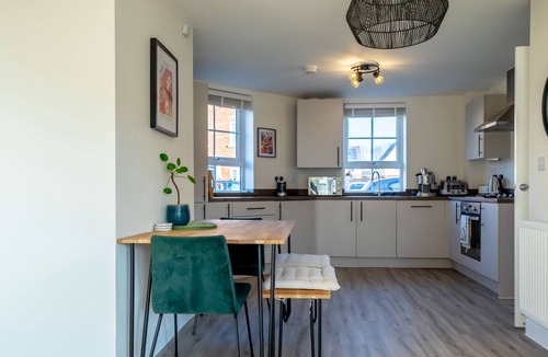 Milton Keynes Apartment | Fairfields 2 Bedroom Home Free parking