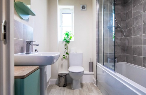 Milton Keynes Apartment | Fairfields 2 Bedroom Home Free parking