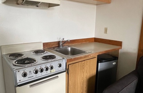 Monroe Hotel | Fairground Inn