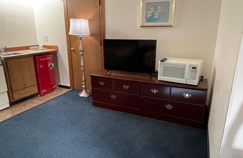 Monroe Hotel | Fairground Inn