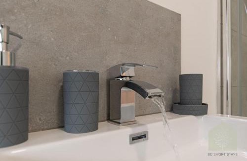 Leigh Apartment | Fairhurst House