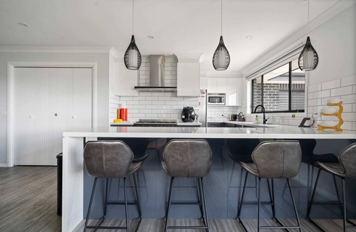 Kelso House | Fairleigh Dream - Modern, Spacious & Convenient