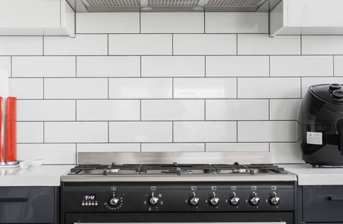 Kelso House | Fairleigh Dream - Modern, Spacious & Convenient