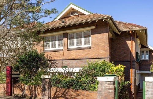 Fairlight Apartment | Fairlight 2-Bed Apartment Steps from the Beach