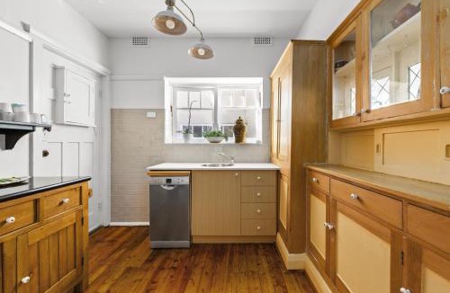 Fairlight Apartment | Fairlight 2-Bed Apartment Steps from the Beach