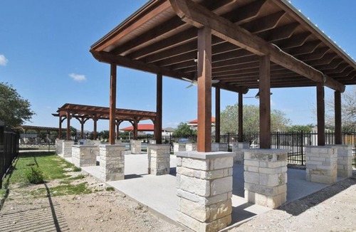 Buda Apartment | Fairly new 3 bdrm home perfect for traveling nurses/business professionals