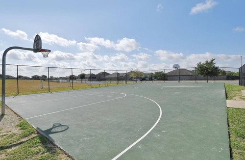 Buda Apartment | Fairly new 3 bdrm home perfect for traveling nurses/business professionals