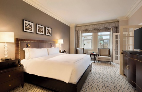Byward Market - Parliament Hill Hotel | Fairmont Chateau Laurier Gold Experience