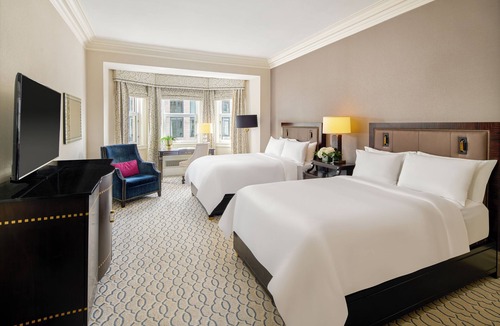 Byward Market - Parliament Hill Hotel | Fairmont Chateau Laurier Gold Experience