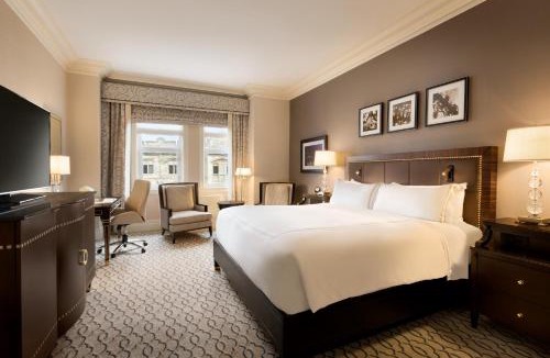 Byward Market - Parliament Hill Hotel | Fairmont Chateau Laurier Gold Experience