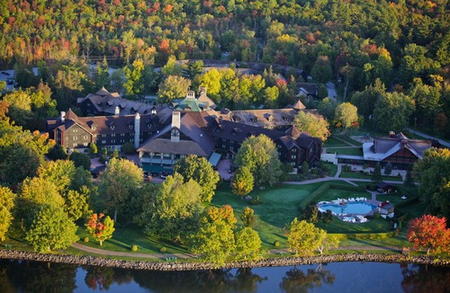 Papineau Regional County Municipality Hotel | Fairmont le Chateau Montebello