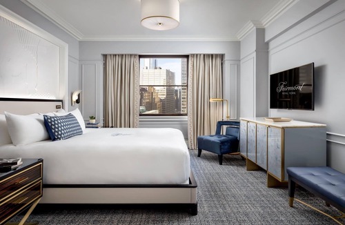 Financial District Hotel | Fairmont Royal York Gold Experience