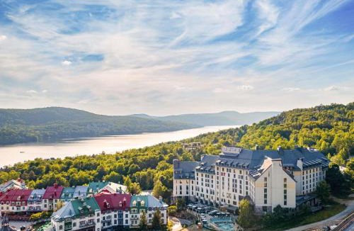 Mont-Tremblant Pedestrian Village Hotel | Fairmont Tremblant