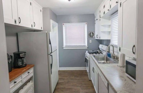 Lansing House | Fairview I 5 Beds I 2 Kitchens