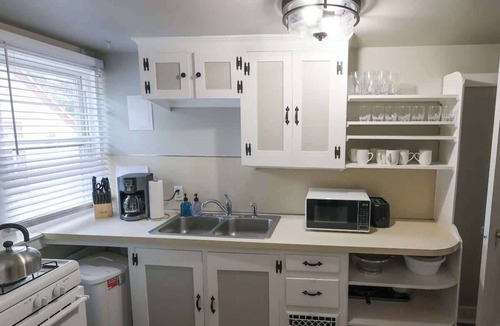 Lansing House | Fairview I 5 Beds I 2 Kitchens