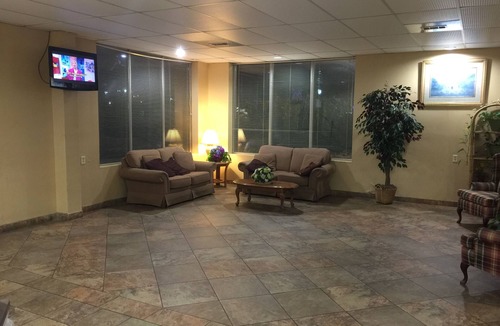 Jonesboro Hotel | Fairview Inn & Suites