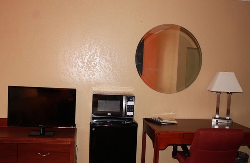 Jonesboro Hotel | Fairview Inn & Suites