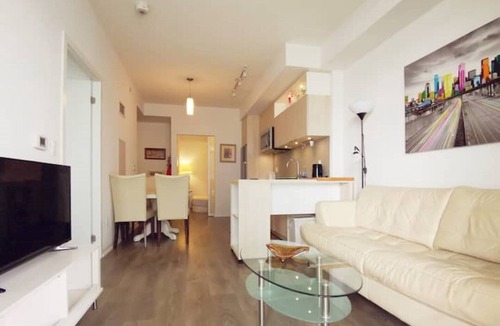 Henry Farm Condo | Fairview Mall& Don mills Subway longterm 2+2Condo