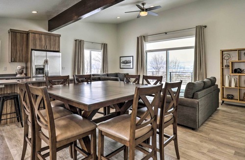 Fairview Cabin | Fairview Vacation Rental w/ Mountain Views!