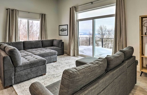 Fairview Cabin | Fairview Vacation Rental w/ Mountain Views!