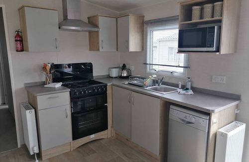 Rye Harbour House | Fairview - with enclosed decking