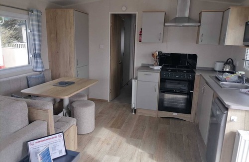 Rye Harbour House | Fairview - with enclosed decking