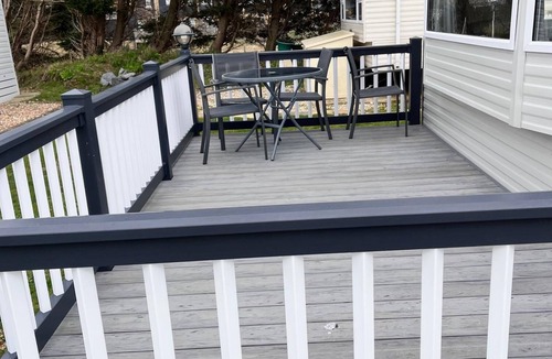 Rye Harbour House | Fairview - with enclosed decking