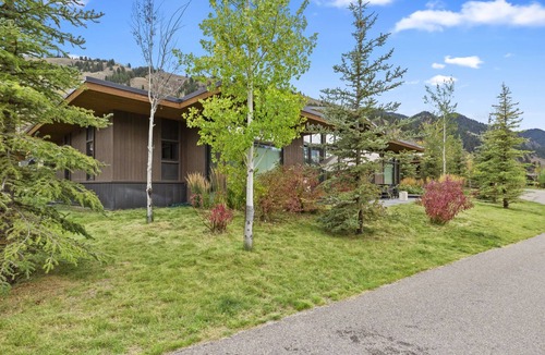 Hoback Junction House | Fairway 3, stunning Snake River home