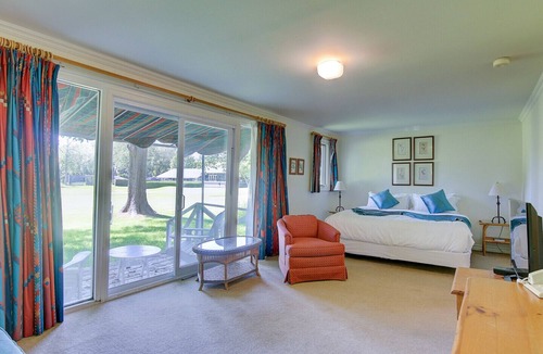 Sutton Ski Chalet | Fairway cottage at Jackson Point
