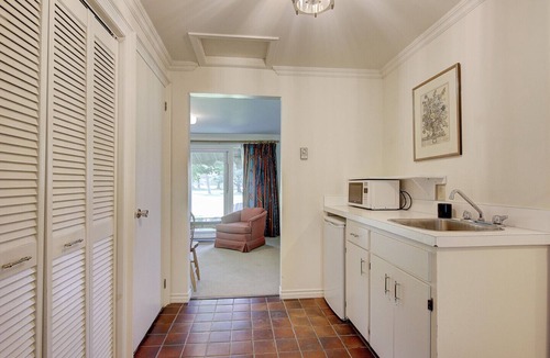 Sutton Ski Chalet | Fairway cottage at Jackson Point