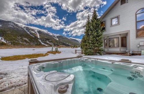 East Village at Copper House | Fairway Getaway