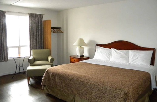 Fallsview Hotel | Fairway Inn by the Falls