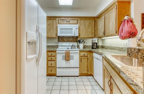 Elkhorn Village Hotel | Fairway Nine 4366