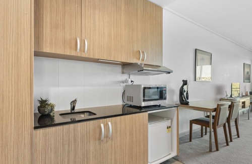 Creswick Apartment | Fairway Studio Retreat - Golf Course resort