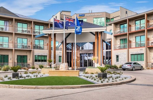 Creswick Apartment | Fairway Studio Retreat - Golf Course resort