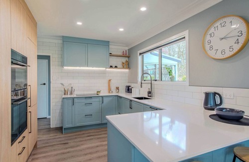 Rotorua House | Fairway Views - Golf Course location with Spa Pool