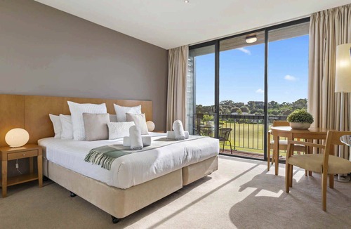 Fingal Apartment | Fairway Views – Moonah Apartment 23