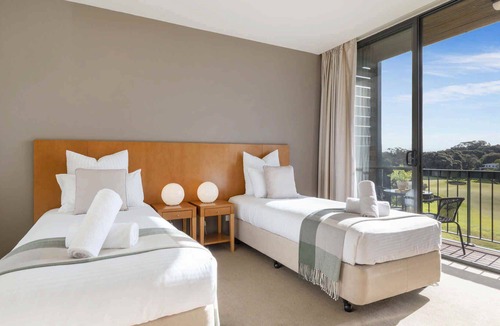 Fingal Apartment | Fairway Views – Moonah Apartment 23