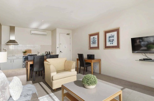 Fingal Apartment | Fairway Views – Moonah Apartment 24