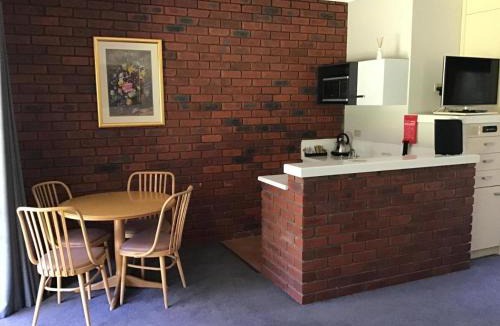 Tocumwal Hotel | Fairway Views Motor Inn