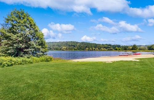 West Hartford Apartment | Fairway Village 7A