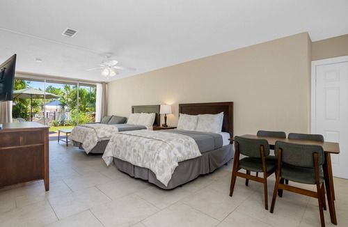 Palm River Estates Hotel | Fairways Inn of Naples