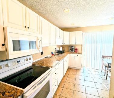 Des Moines House | FairWestern, 5 bedrooms, 2 baths, sleeps 11