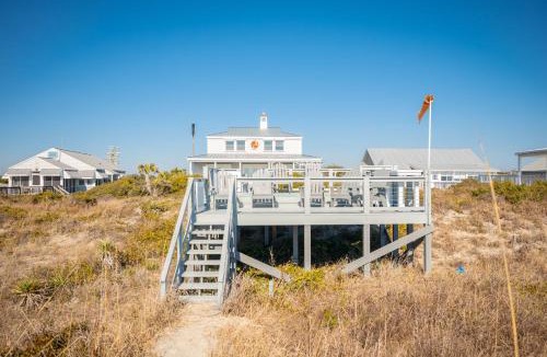 Caswell Beach House | Fairwinds by Oak Island Accommodations