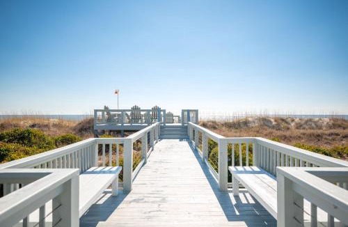 Caswell Beach House | Fairwinds by Oak Island Accommodations