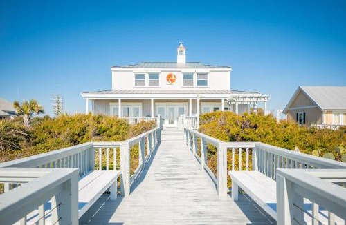 Caswell Beach House | Fairwinds by Oak Island Accommodations