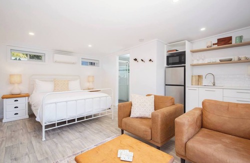 Mayfield House | Fairy Nook Charming Granny Flat with Shared Garden